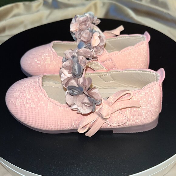 HALLOWEEN SALE!!!  BUY NOW ONLY - Girls Pink Flats with Flower Straps - Picture 4 of 4